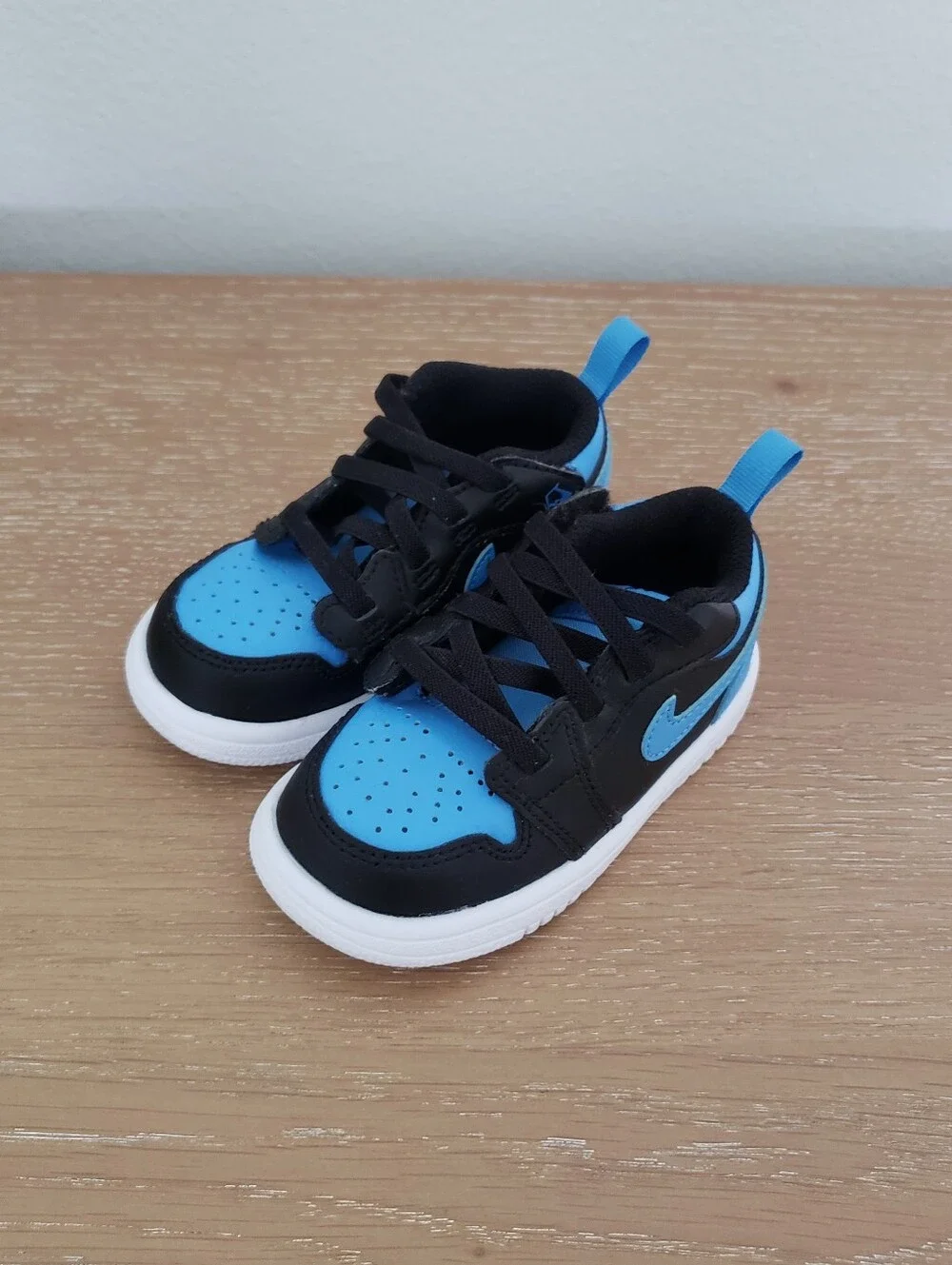 Nike Kids Blue and Black Low-Top Sneakers